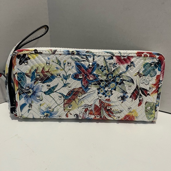 NWT Macys INC Zip Around Wallet in Floral Design - Picture 1 of 16